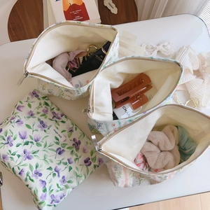 Floral cotton makeup bag set with zipper and 'Simple Wish' label for storage