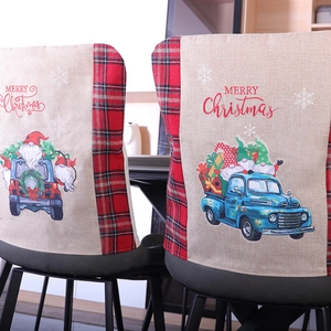 Weihnachtliche Stuhlbezüge mit Gnomen und blauem LKW im Retro-Stil auf Leinenoptik