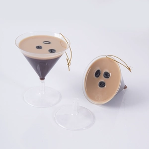 Ornamento natalizio Espresso Martini con chicchi di caffè realistici e cordino dorato