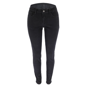 Détails du jean skinny noir à taille basse sur mannequin invisible fond blanc
