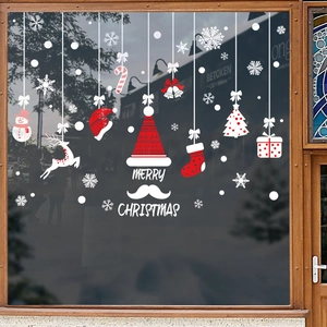 Stickers de Noël pour vitrine avec bonnets de Noël et rennes sur une devanture