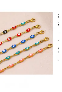 Détails des breloques œil en émail coloré sur bracelets en acier inoxydable doré