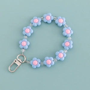 Schattige blauwe en roze bloem kralen sleutelhanger met een zilveren metalen sluiting