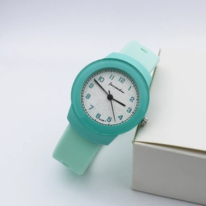 Fashion Women Quartz Wrist Watch Minimalist Round Dial Analog Display Silicone Strap Casual Student Style Trendy Timepiece