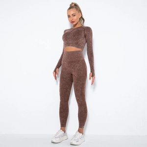 Details zum kaffeebraunen Acid-Wash Yoga-Set mit Daumenlöchern und nahtlosem Stoff