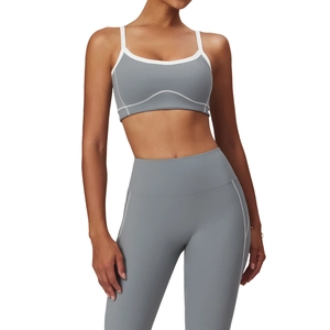 Ensemble de yoga gris pour femme avec brassière à col en U et legging taille haute