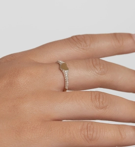 Close-up of a 925 sterling silver heart signet ring with sparkling pavé diamonds