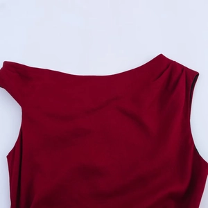 Linen midi dress with red pleated neckline and sleeveless elegant summer design