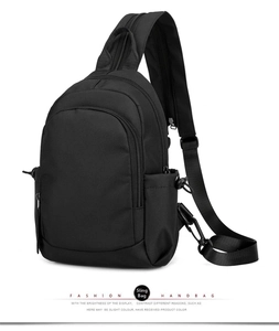 Zwarte nylon borsttas casual crossbody rugzak lichtgewicht waterdichte detailweergave