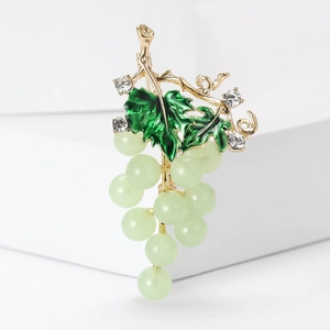 Broche raisin créative avec feuilles en émail vert et cristaux sur métal doré