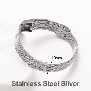 Detail eines 10 mm Edelstahl-Mesh-Uhrenarmbands mit Schnallenverschluss auf weißem Hintergrund