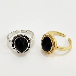 Adjustable 925 sterling silver ring with oval black onyx and vintage beaded design