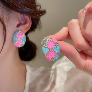 Vintage floral enamel oval stud earrings in pastel pink and blue with gold flowers