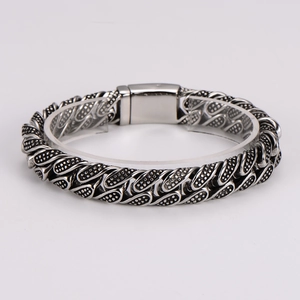 Retro stainless steel bracelet with vintage silver fishtail texture and metal buckle clasp