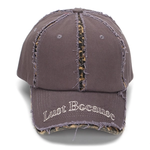 Casquette rétro avec bordure léopard et broderie Just Because sur la visière