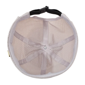 Vue intérieure du bonnet docker en mesh respirant avec tissu gris perforé et sangle réglable