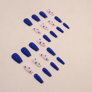 Matte Klein blue and heart pattern ballet fake nails set with 24 pieces on beige texture