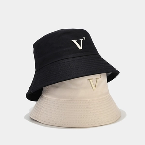 Bobs en coton noir et beige avec broderie V et bord renforcé pour hommes et femmes