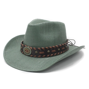 Cappello da cowboy in paglia verde Morandi con fascia in pelle e badge turchese