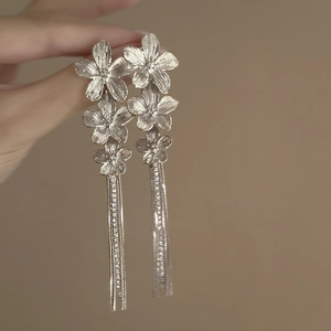 Elegant silver flower earrings with long tassels and sparkling crystal diamond details