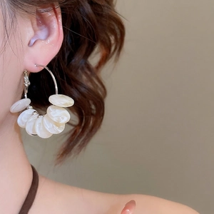 Minimalist silver hoop earrings with white marble resin discs for a modern women look