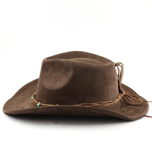 Détail d'un chapeau de cowboy en daim marron avec cordon tressé et perles turquoise bleues