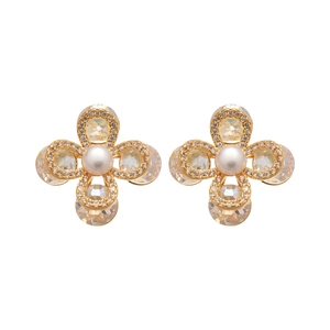 Boucles d'oreilles fleurs dorées avec zircon champagne et centre en perle blanche