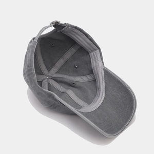 Casquette vintage gris foncé avec broderie BELIEVE et boucle de réglage en métal robuste