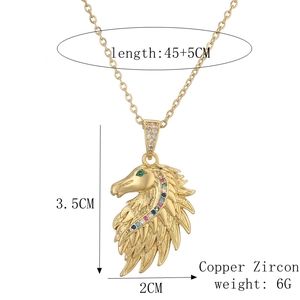Diagramme détaillé des dimensions d'un collier pendentif tête de cheval avec zircon