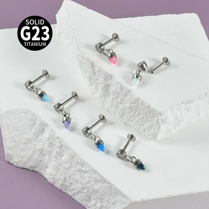 Set de studs labret en titane G23 avec pendentifs opale et pierres de zircone cubique