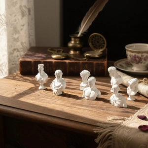 Miniature classical resin bust statues set for artistic home desktop decoration