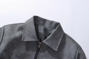 Herrenjacke aus dunkelgrauem Wildlederimitat mit klassischem Revers und Metallreißverschluss