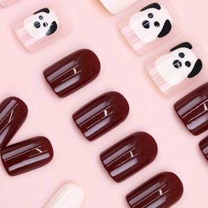 Set de faux ongles chien marron et rouge vin avec finition brillante carrée arrondie