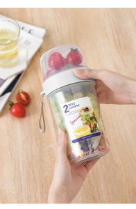 Detail view of the 760ml+310ml dual layer yogurt salad container with portable strap