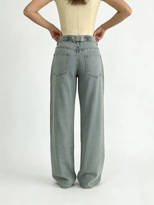 Jeans dritti a vita alta da donna in denim azzurro con fibbia di regolazione metallica