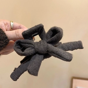 Pince à cheveux nœud en tricot marron, accessoire hiver élégant pour coiffure femme
