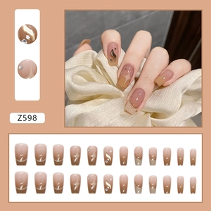 Faux ongles ballerine courts avec dégradé kaki, étoiles françaises et strass brillants