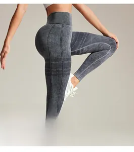 Détail du legging sans couture à taille haute en gris foncé avec texture côtelée