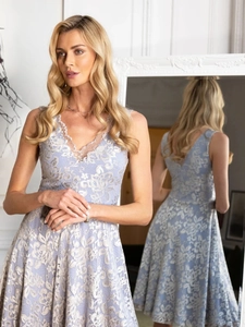 Robe de bal élégante en dentelle sans manches col en V bleu lavande, vue avant et arrière