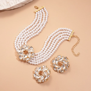 Collier de perles à cinq rangs avec fleur en cristal et boucles d'oreilles assorties
