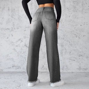High-waist jeans met wijde pijpen in gewassen grijs met gerafelde zoom en achteraanzicht