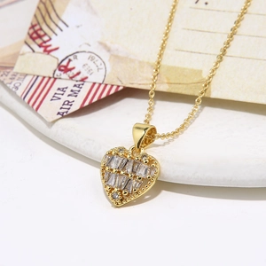 Gold Heart Pendant Necklace Copper With Zircon Inlaid Simple Elegant Fashion Accessory For Women