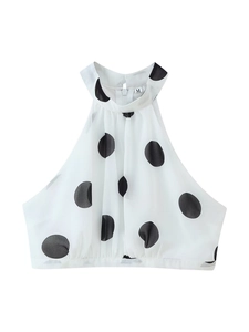 Detailansicht des Damen-Halterneck-Oberteils mit Polka-Dots und Gummizug auf weißem Grund