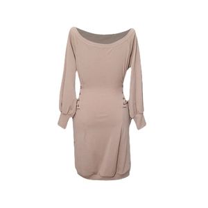 Nauwsluitende gebreide jurk in abrikoos, off-shoulder, lange mouwen met taillebandjes