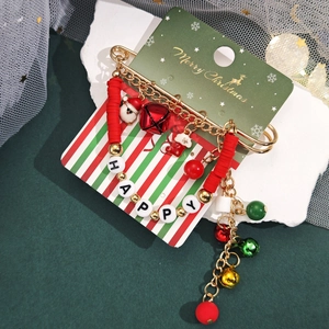 Détail de bracelet de Noël avec clochettes rouges et perles de lettres HAPPY