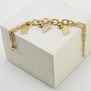 Bracciale multistrato dorato in acciaio inossidabile con pendente geometrico e strass