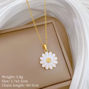 Daisy pendant necklace in gold finish with crystal details and technical dimensions
