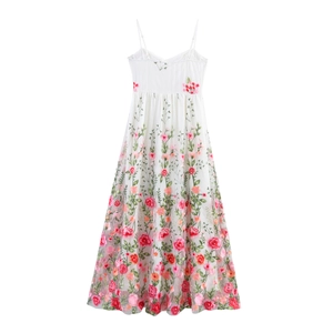 Robe longue blanche en tulle avec broderies florales et fines bretelles élégante
