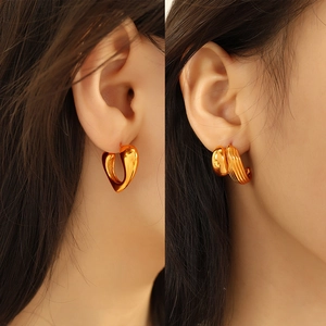 French style gold heart C-shaped earrings with textured metal hoop design for women