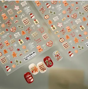 Stickers ongles 3D de Noël avec ours et bonhommes de neige sur faux ongles décorés